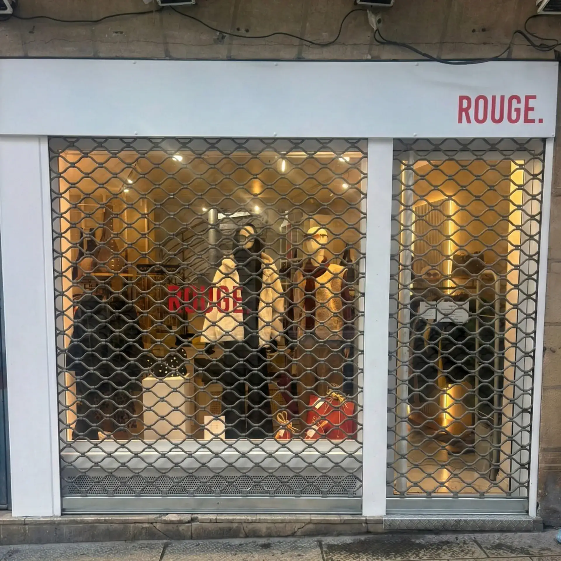 Réalisation fabrication rideau métallique La Seyne-sur-Mer — Boutique du centre-ville